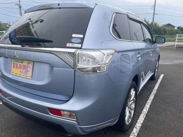 中古車 三菱 アウトランダーPHEV 2.0 G プレミアムパッケージ 4WD 1