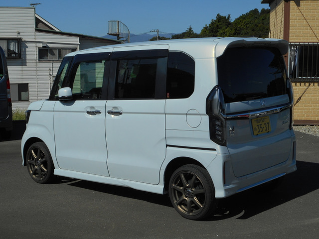 中古車 ホンダ N-BOXカスタム EX ターボ 4WD 外16アルミ・8インチナビ・ドラレコ の中古車詳細 (17,000km,  Pサンライトホワイトパール(NH902), 神奈川県, 196.9万円) | 中古車情報・中古車検索なら【車選びドットコム（車選び.com）】