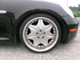アルミホイールを履いています。アルミホイールだけでも車のイメージがかなり変わりますね。