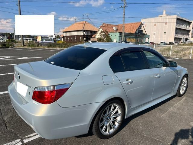 中古車 BMW 5シリーズセダン 525i Mスポーツ 本革 サンルーフ HID の中古車詳細 (83,000km, シルバー, 愛知県, 52万円)  | 中古車情報・中古車検索なら【車選びドットコム（車選び.com）】