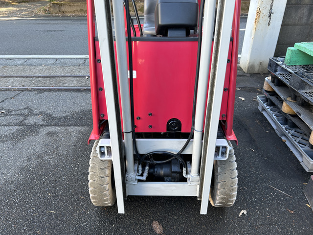 中古車 その他 トヨタL&F 電動フォークリフト 小旋回 700キロ 3m