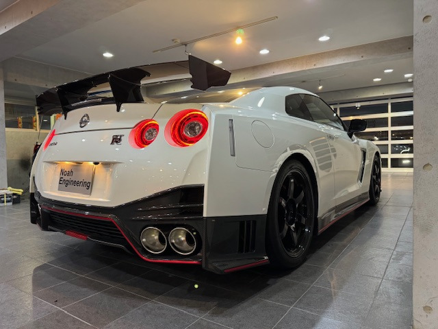 中古車 日産 GT-R 3.8 NISMO 4WD 走行わずか970㎞の新古車になり 中古車 日産 GT-R 3.8 NISMO 4WD 走行わずか970㎞の新古車になり