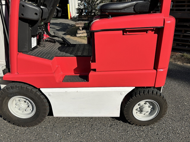 免許不要 関東輸送無料(条件有) トヨタ 電動フォークリフト 塗装済 小