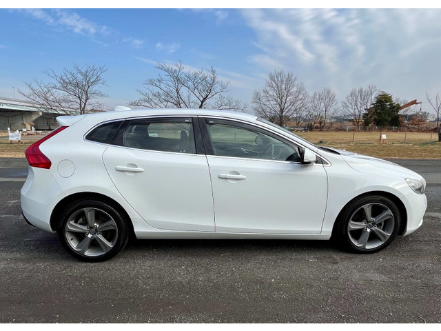 中古車 ボルボ V40 T4 SE ☆美車☆人気パールホワイト☆ の中古車詳細 (53,184km, パールホワイト, 東京都, 78.6万円) |  中古車情報・中古車検索なら【車選びドットコム（車選び.com）】