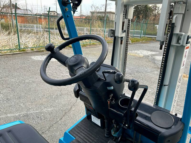 中古車 その他 トヨタL&F 電動フォークリフト 700kg 2.5m 中古車 その他 トヨタL&F 電動フォークリフト 700kg 2.5m