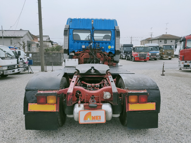 日野プロフィアトレーラーヘッドですいろいろ手を加えています R1/7 日野 プロフィア トレーラーヘッド【キントラ公式】 - YouTube