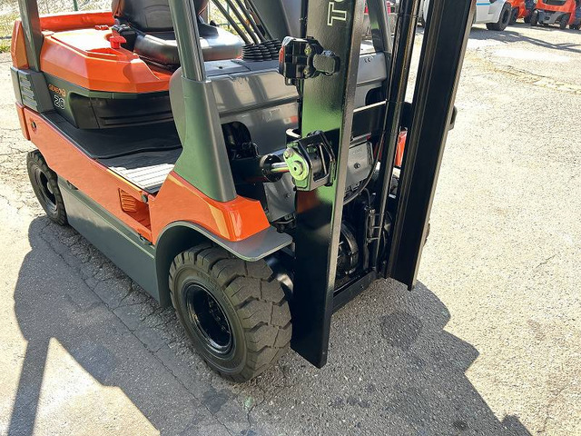 フォークシフター トヨタL&F バッテリーフォークリフト 2トン 3