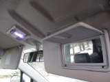 運転席バニティーミラー付いてます。