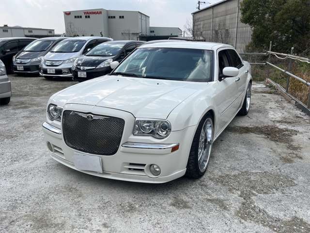 中古車 クライスラー 300C 左ハンドル 300C の中古車詳細 (125,000km, 白, 福岡県, 60万円) | 中古車情報・中古車検索なら【 車選びドットコム（車選び.com）】