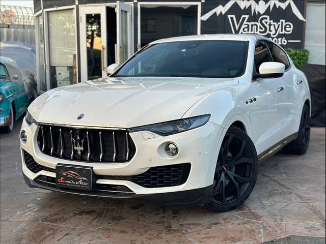 レヴァンテ 3.0 4WD ディーラー車 NOVITECカスタム