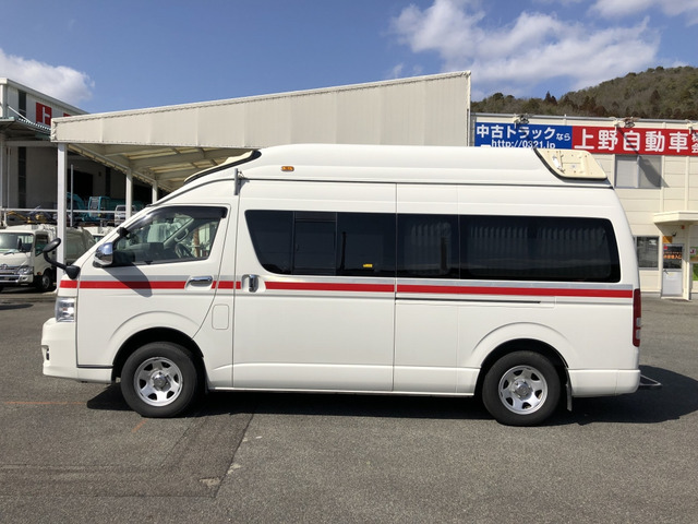 トヨタ ハイエース 救急車 ハイメディック 4WD 7人乗り の中古車