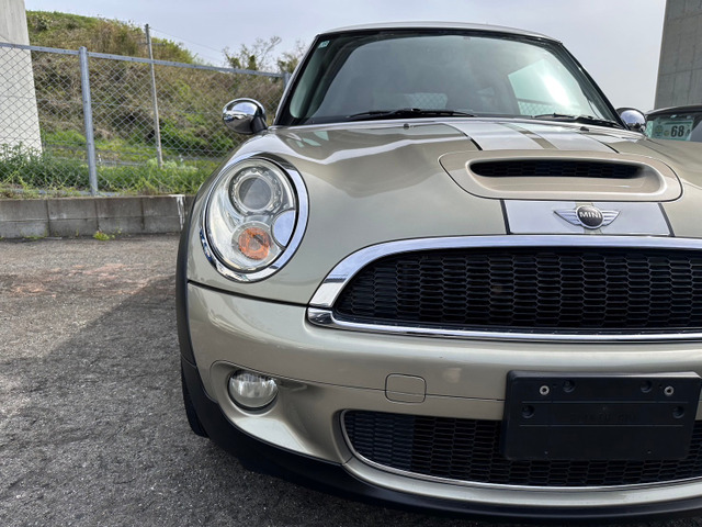 中古車 BMW MINI ミニ クーパー S 後期型 車検整備 ナビ TV ETC付 の中古車詳細 (95,432km,  スパークリングシルバーツートン, 大阪府, 68万円) | 中古車情報・中古車検索なら【車選びドットコム（車選び.com）】