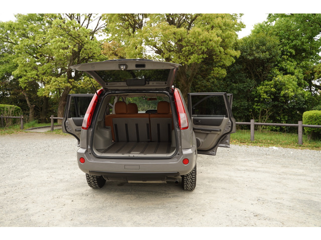 t31 エクストレイル ラゲッジトレイ（左側）