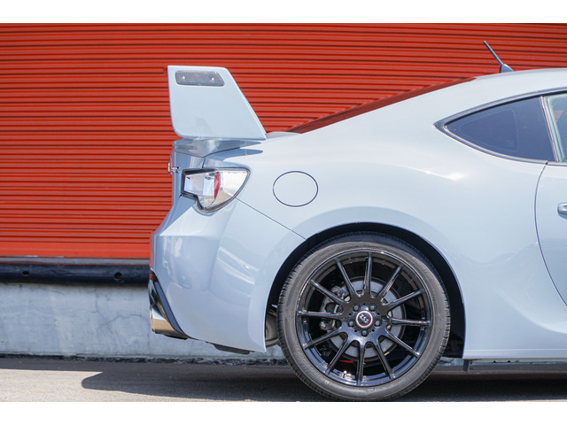中古車 スバル BRZ 2.0 R 限定色社外ウイング社外18インチ