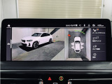 パーキングアシストプラスは、トップ・ビュー+3Dビュー、サイド・ビュー・カメラ、リヤ・ビュー・カメラ(予想進路表示機能付)、各センサーによって安全で正確な駐車を運転者に代わってサポートします。