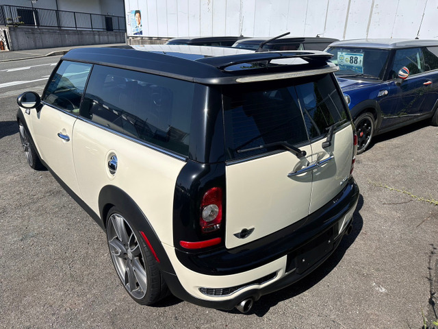 中古車 BMW MINI ミニクラブマン クーパー S 車券整備付 修復歴無 正規ディーラー車 の中古車詳細 (82,639km, ホワイトツートン,  大阪府, 88万円) | 中古車情報・中古車検索なら【車選びドットコム（車選び.com）】