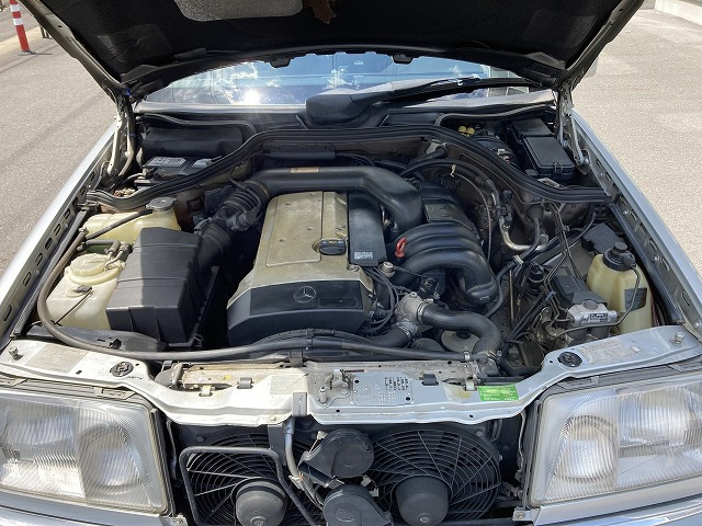 メルセデス・ベンツ Eクラスワゴン E320 左ハンドル、本革シート