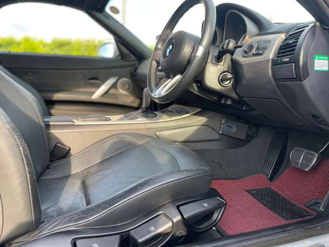 中古車 BMW Z4 ロードスター 2.2i 電動オープンカー レザーシート ETC の中古車詳細 (81,000km, 銀, 愛知県, 28万円)  | 中古車情報・中古車検索なら【車選びドットコム（車選び.com）】