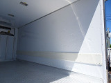 荷台内寸:430×170×185 床アルミ縞鋼板 左サイドスライドドア 水抜き穴前後2対 荷室灯4個 冷凍機 東プレ/XV32LSC-M ±30度設定 -18度確認 スタンバイ付(コード欠)