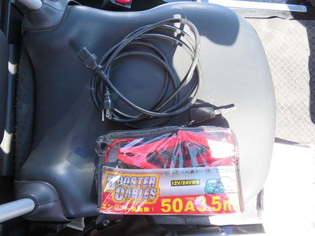 トヨタ コムス 始動用バッテリー新品交換 の中古車詳細 (2,000km, 黒