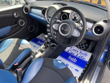 すっきりとしたシンプルな内装の造りは欧州車の魅力!細部にまでこだわり抜かれたデザインが自慢ですので是非じっくりとご覧くださいませ。