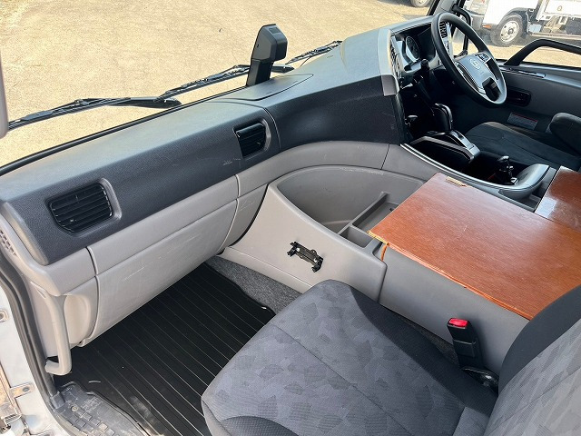 中古車 UDトラックス クオン トレーラーヘッド ハイルーフ