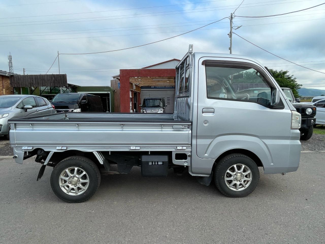 中古車 ダイハツ ハイゼットトラック スタンダード 4WD PS/AC/AT/オーディオ/作業灯 の中古車詳細 (126,000km, シルバー,  北海道, 67万円) | 中古車情報・中古車検索なら【車選びドットコム（車選び.com）】