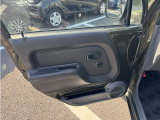 ダイハツの軽自動車、ネイキッドが入荷しました!平成13年式で走行距離は僅か63,283km。特別な修復歴もなく、ボディカラーはグリーンでとても華やかな印象です。また、たばこ臭が全くしません!車内でおタバコを吸う