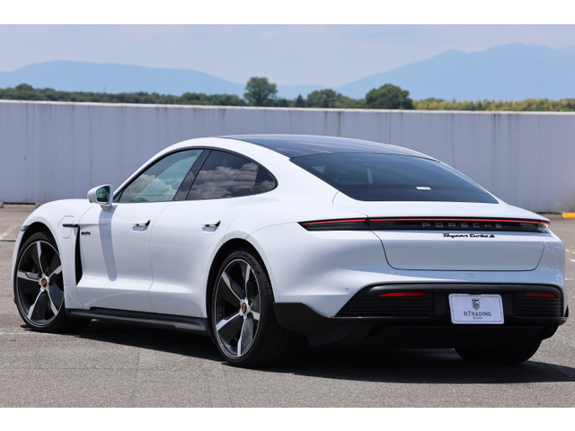 ポルシェ タイカン ターボS 4シート 4WD システム合計761ps/トップ