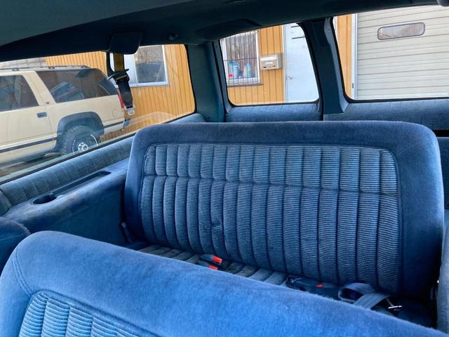 シボレー サバーバン サードシート Cノッチ加工済 92y の中古車詳細