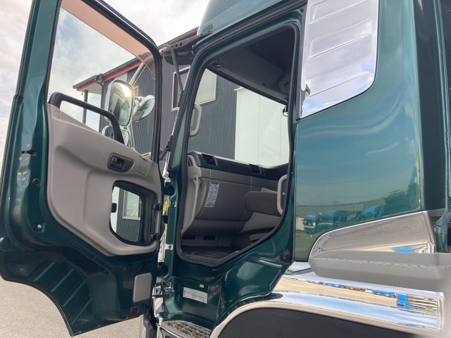 UDトラックス クオン ハイルーフ・予備車検付き の中古車詳細 (199,810