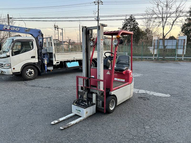お取引中]トヨタフォークリフト900kまだまだ使えます! - その他