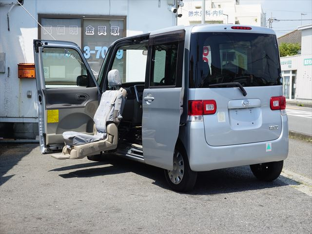 タント  福祉車両ウェルカムシートサイドリフト