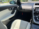 当社の車内クリーニングは女性スタッフもおりますので、女性ならではの視線と配慮で、隅々まで綺麗にクリーニング致します!外装のコーティングも経験豊富なベテランスタッフが行っております!