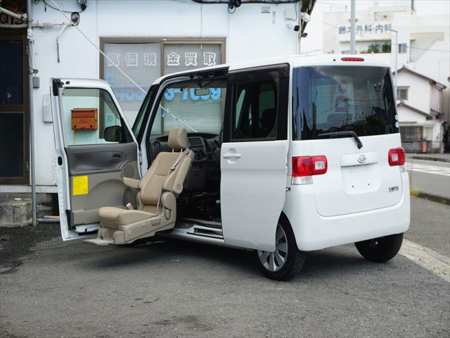 タント  福祉車両ウェルカムシート禁煙車リモコン付