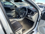 【全車リフレッシュ】隅々までの車内クリーニングに加え、専用装置でタバコやペット臭の脱臭と、細菌・ウィルス・カビの殺菌を実施。ニオイを徹底除去し、清潔にリフレッシュしてご納車します。