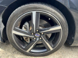 225/40R18