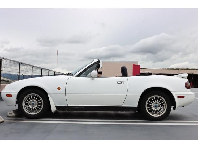 ユーノス ロードスター 1.6 の中古車詳細 (82,000km, ホワイト