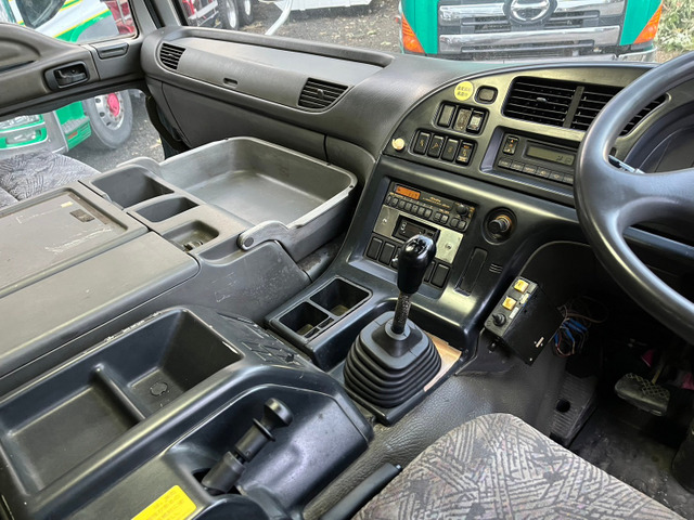 中古車 いすゞ ギガ ダンプ 深ダンプ土砂禁ダンプ新明和7速MT の 中古車 いすゞ ギガ ダンプ 深ダンプ土砂禁ダンプ新明和7速MT の
