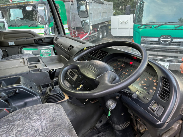 中古車 いすゞ ギガ ダンプ 深ダンプ土砂禁ダンプ新明和7速MT の 中古車 いすゞ ギガ ダンプ 深ダンプ土砂禁ダンプ新明和7速MT の