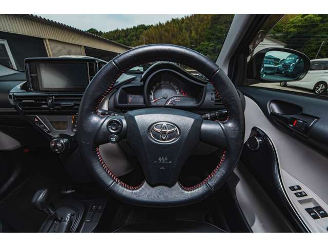 トヨタ iQ 1.3 130G レザーパッケージ フルオプション の中古車