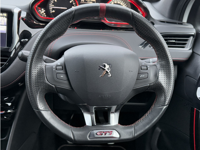 中古車 プジョー 208 GTi 6速MT ETC 障害物センサー の中古車