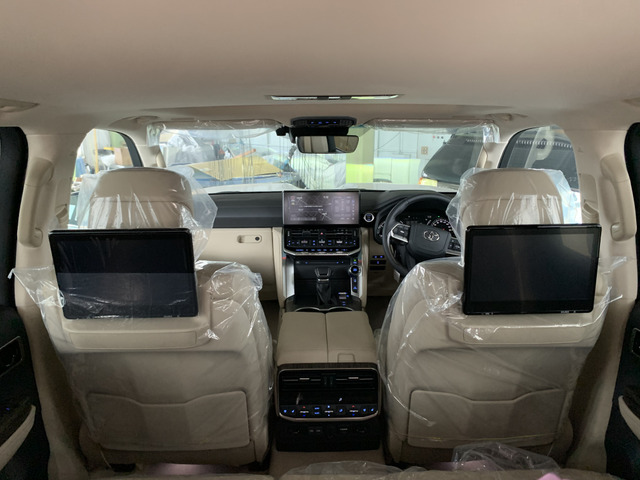 中古車 トヨタ ランドクルーザー300 3.5 ZX 4WD 走行距離9km
