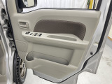 【全国納車OK】 現車をご覧になれないお客様でも、安心してお車をご購入いただける環境を整えております。 色々な角度から撮影したたくさんの画像など豊富な資料送りいたしております。