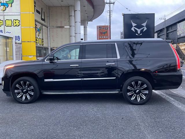 エスカレード ESV 左フロントドア 黒色 エスカレード ESV 左フロントドア 黒色