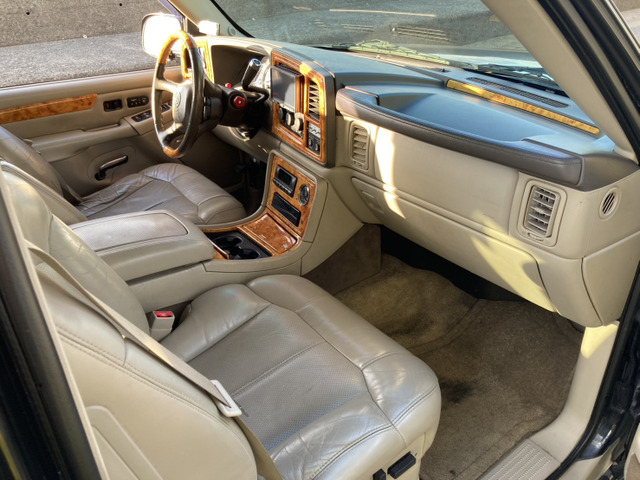 中古車 キャデラック エスカレード 6.0 サンルーフ 革シート の中古車 