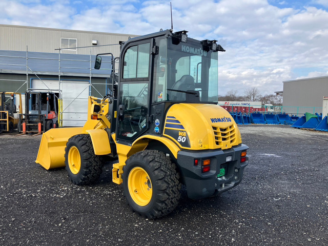 苫小牧フェリー埠頭受取 メット付 30km制限突破2種登録黄色可 【 ジョルノ 】 タイヤ新品 自走帰宅可 レトロスクーター つくば受取　ジョルノスペシャル限定車両 各部メッキ　原付バイク その他 コマツ 北海道 苫小牧 除雪 ミニショベル☆ の中古車詳細 (走行