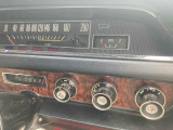 横メーター、スイッチ類がノスタルジックな雰囲気を演出します。実走行7.2万キロ!!