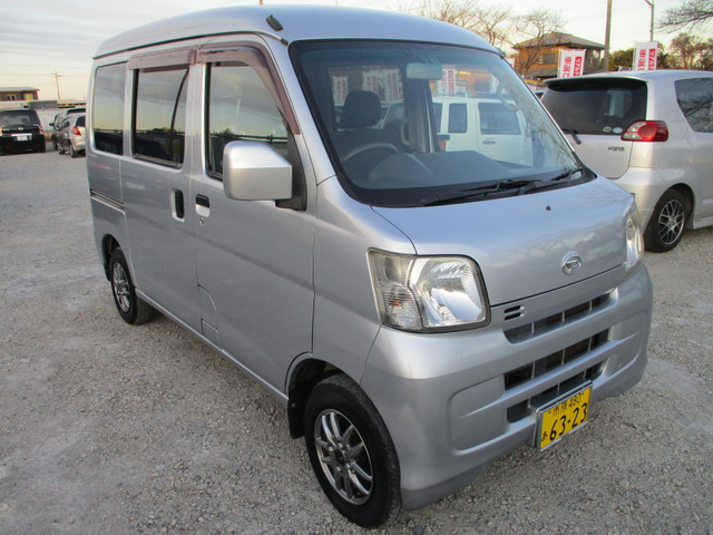 中古車 ダイハツ ハイゼットカーゴ クルーズ ターボ ハイルーフ 4WD 車検整備付 ETC ドアバイザー AT の中古車詳細 (199,121km,  シルバー, 千葉県, 25万円) | 中古車情報・中古車検索なら【車選びドットコム（車選び.com）】