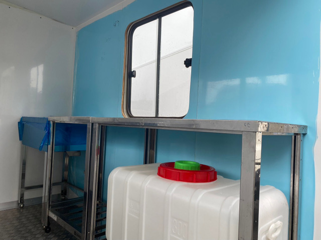 在庫処分！早い者勝ち！新車　札幌引取限定　エイチリーダ　ブルー トヨタ クイックデリバリー 移動販売車 キッチンカー 移動販売車 の